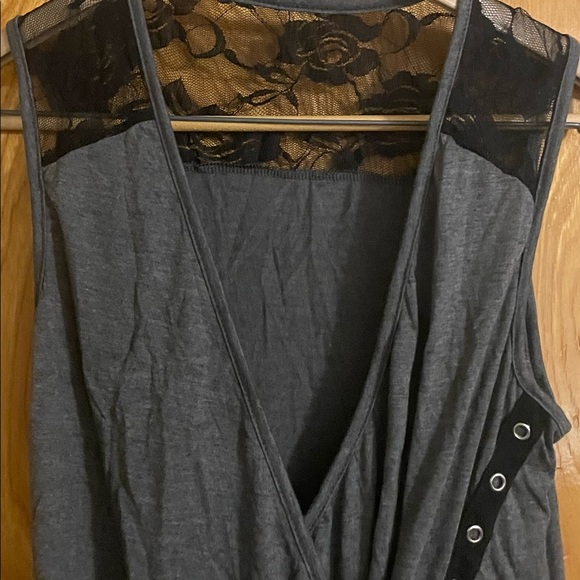 Tank Top with flare - Picture 2 of 4